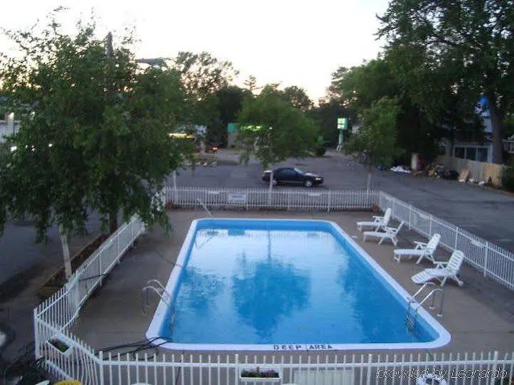 Joys Inn Niagara Falls Motel